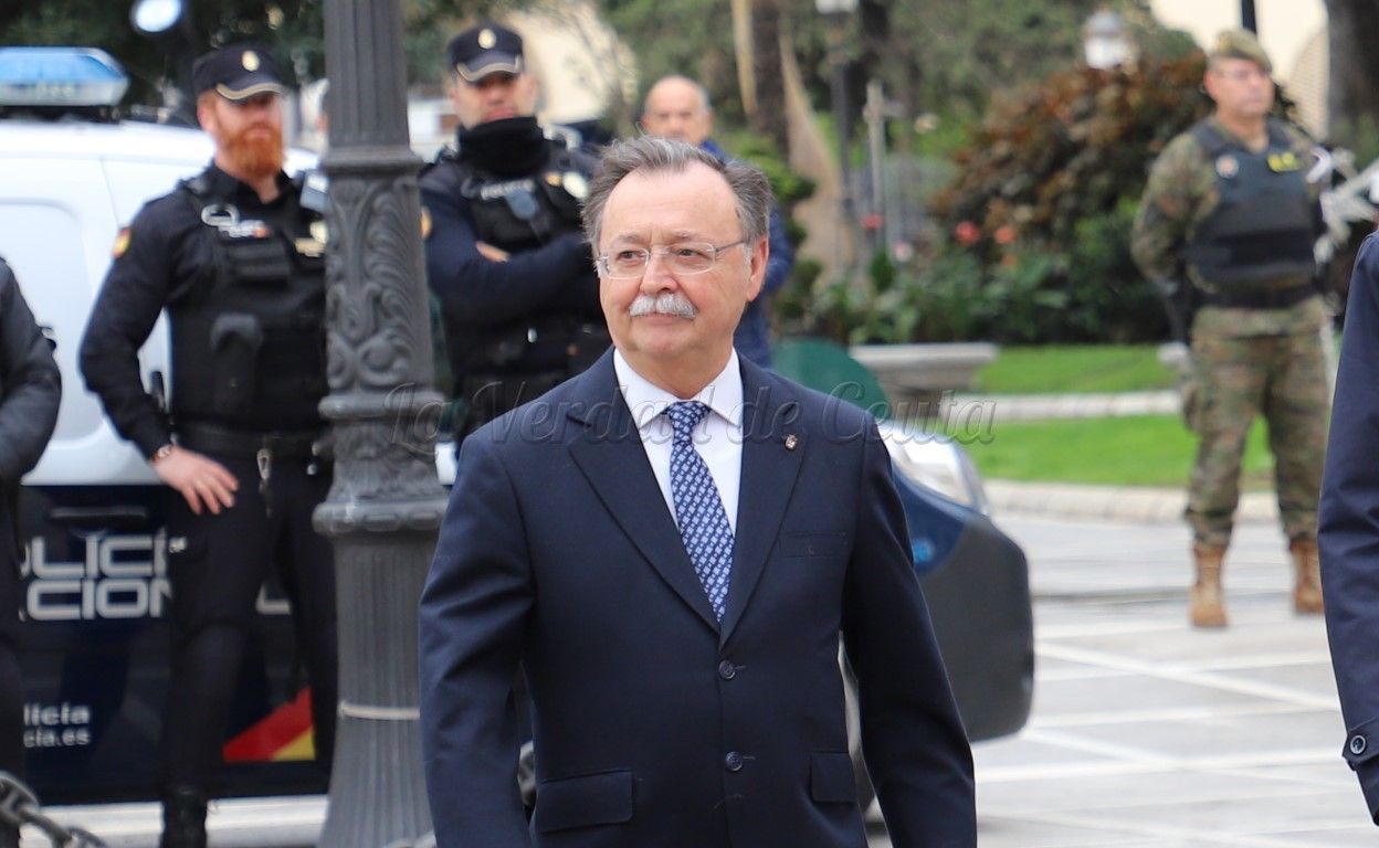 Vivas traslada el agradecimiento a la Casa Real por interesarse por la situación del hospital de Ceuta