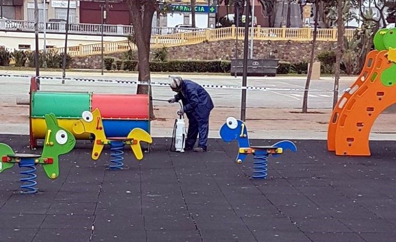 Los parques infantiles quedan desinfectados tras la labor de TRACE
