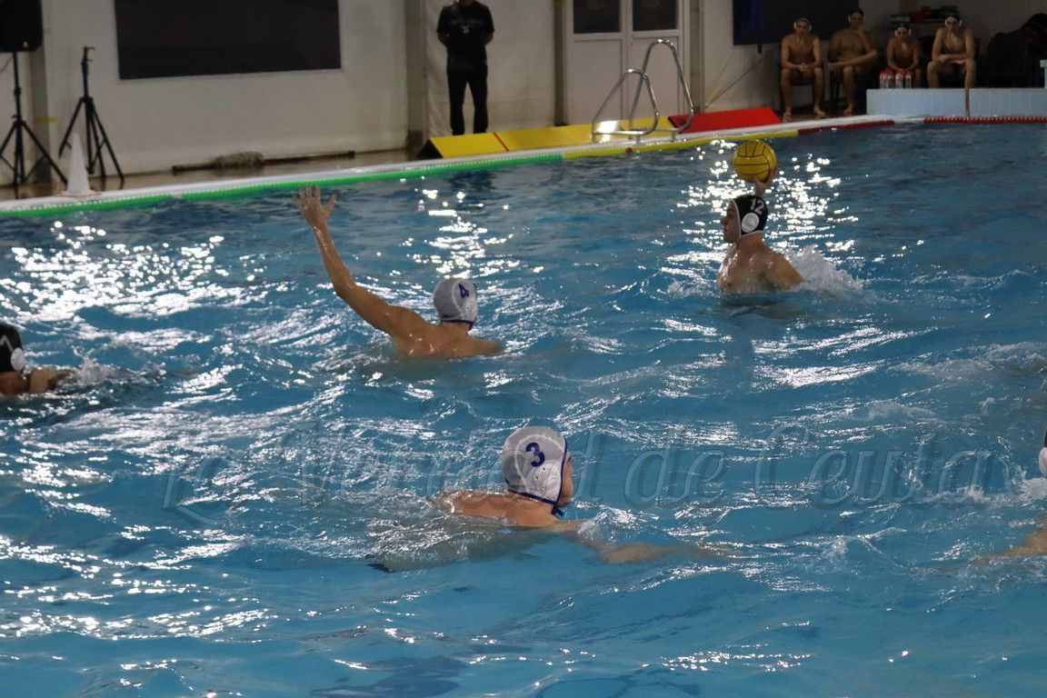 El Club Natación Caballa pierde en la piscina del CN Helios (13-7)