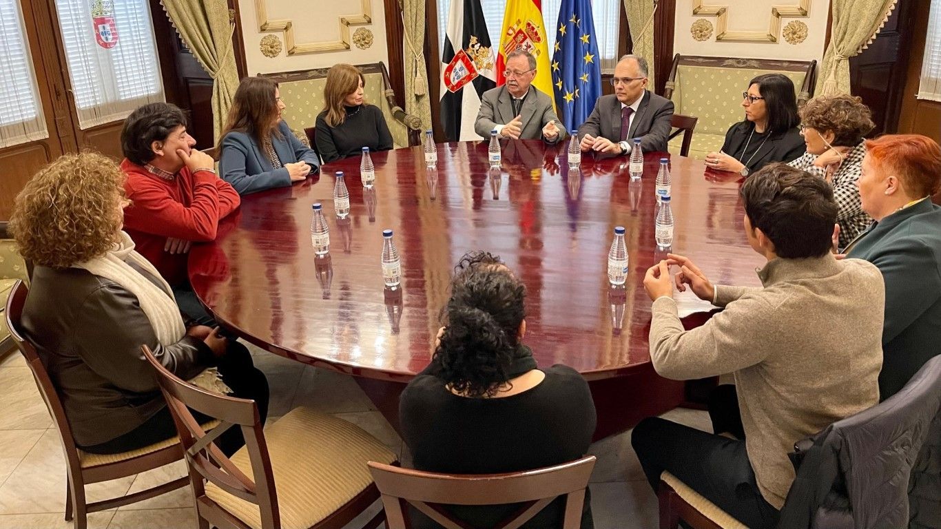 Juan Vivas agradece a la Cruz Roja el esfuerzo realizado por la entidad humanitaria durante la pandemia de la covid-19