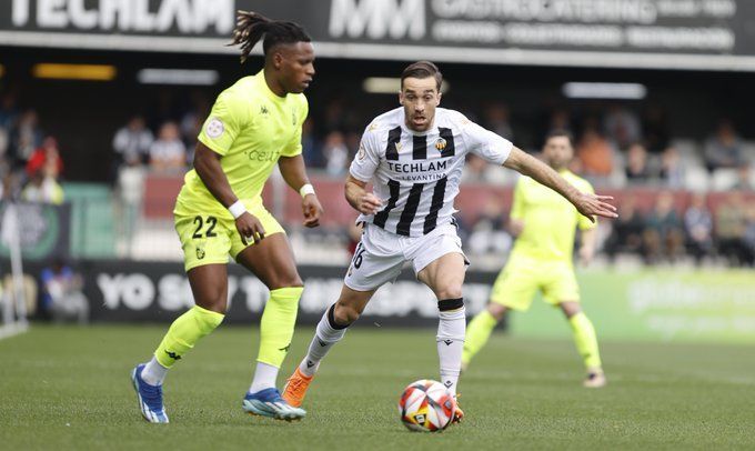 El Castellón firma el ascenso a Segunda tras ser goleado el Córdoba