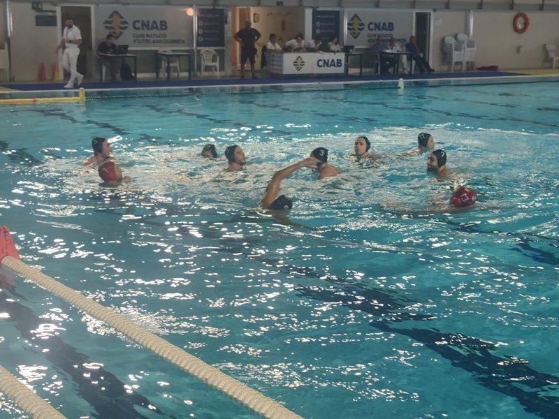 El CN Caballa no culmina la remontada y cae en la piscina del CN Catalunya (10-8)