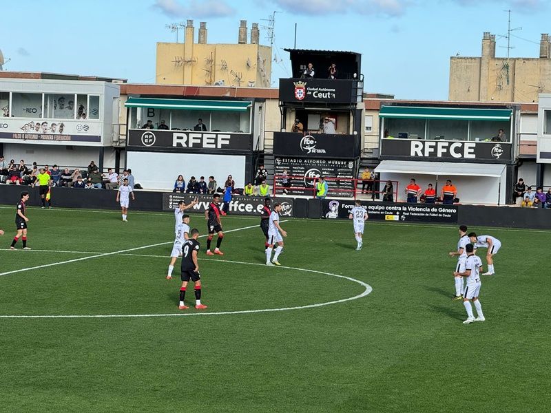 La AD Ceuta FC enfrenta a un rival directo por los play-offs 