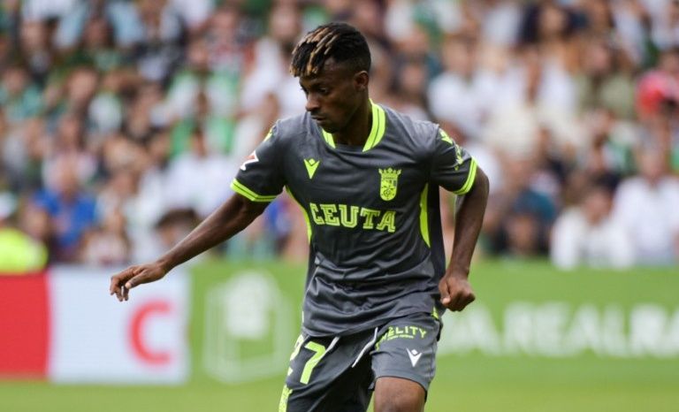 El Cádiz CF planea ejecutar la claúsula de Efe y llevarse al extremo nigeriano