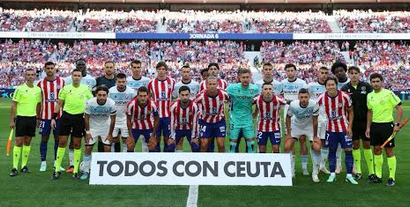 Atlético de Madrid y Osasuna posan con un cartel “Todos con Ceuta”