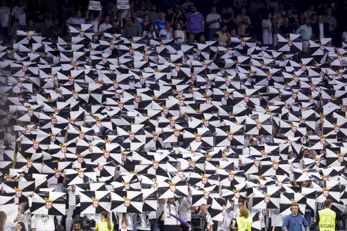 Las banderas de Ceuta y el grito “Ceuta no se vende, Ceuta se defiende” en el Santiago Bernabéu