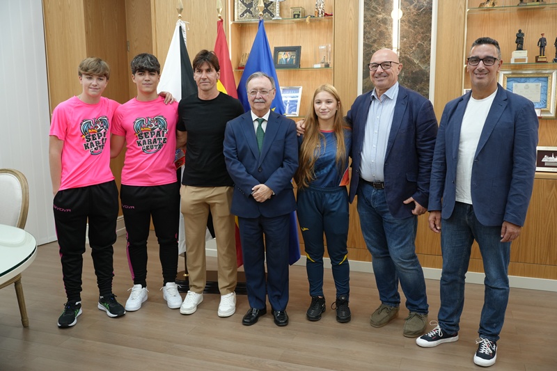 Vivas reconoce el esfuerzo del kárate ceutí: "No vamos a dejar caer este deporte, como no vamos a dejar caer Ceuta"