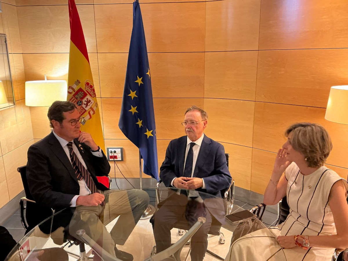 Vivas y Garamendi abordan el impacto de la crisis en la economía de Ceuta