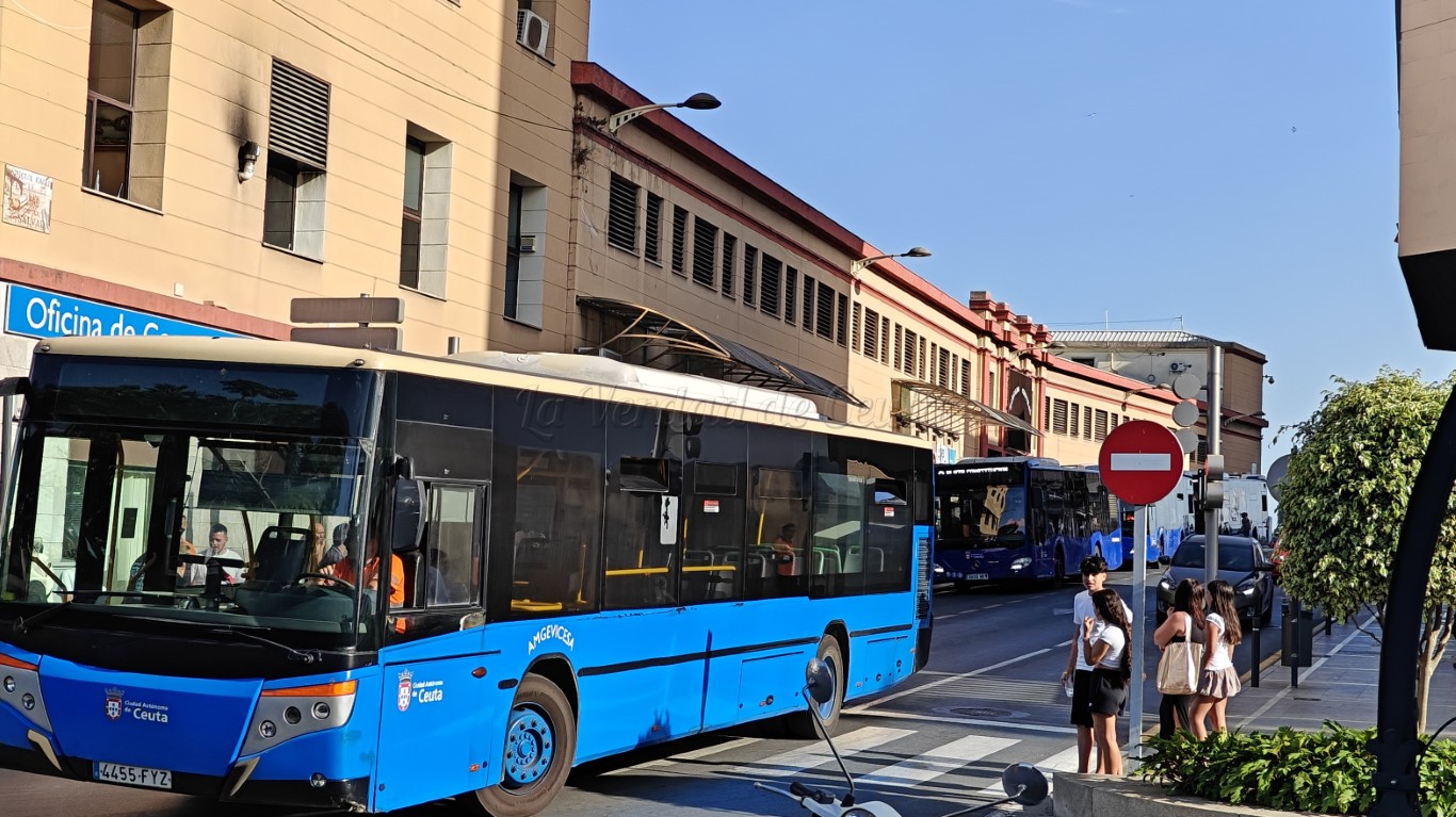 CCOO condena el apedreamiento de un autobús en la Almadraba y reclama más seguridad