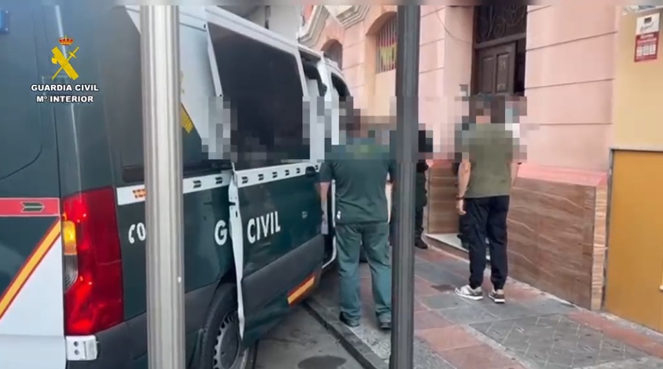 La Guardia Civil localiza una casa-patera con 24 inmigrantes en pleno centro