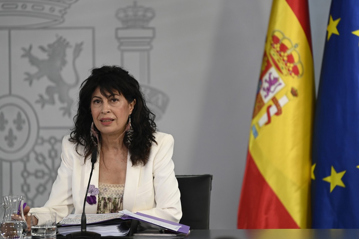 La ministra Redondo insta al Gobierno de Ceuta a buscar espacios temporales seguros para los migrantes