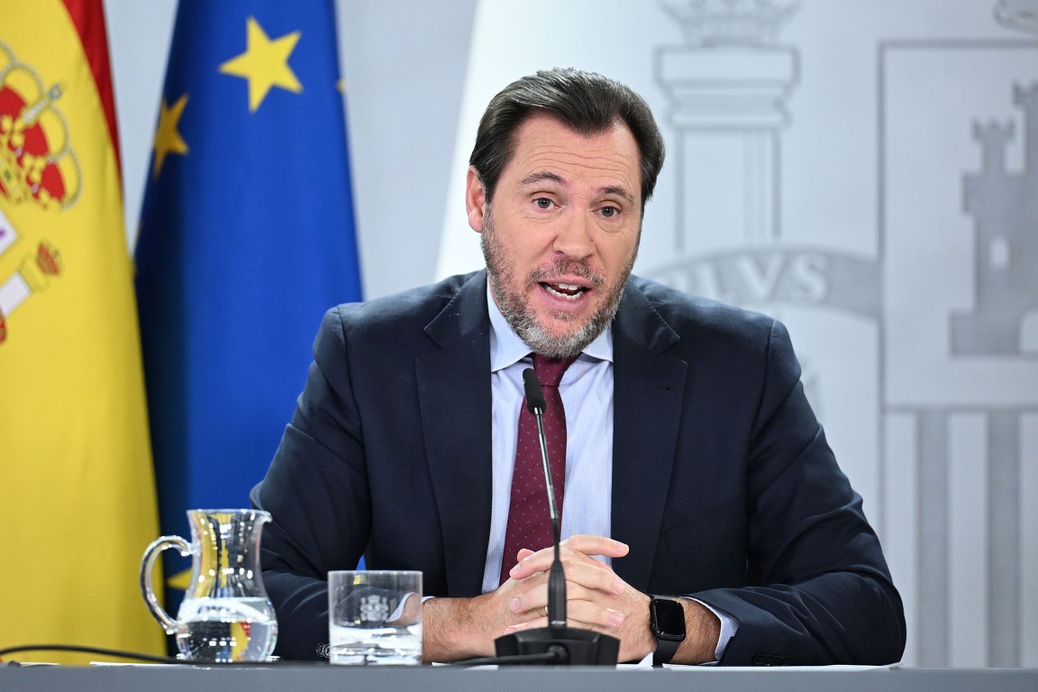 El Gobierno toma el control del Puerto de Ceuta para alojar a inmigrantes