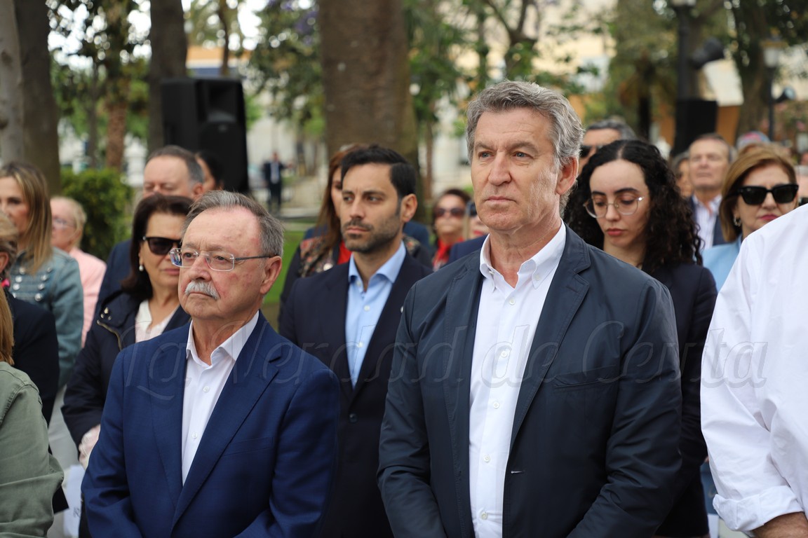 Feijóo acusa a Sánchez de ser “hostil” con los invadidos y “dócil” con los invasores