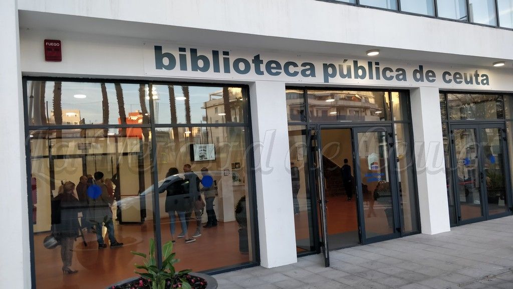 El consejero de Cultura visita la nueva Biblioteca del Morro
