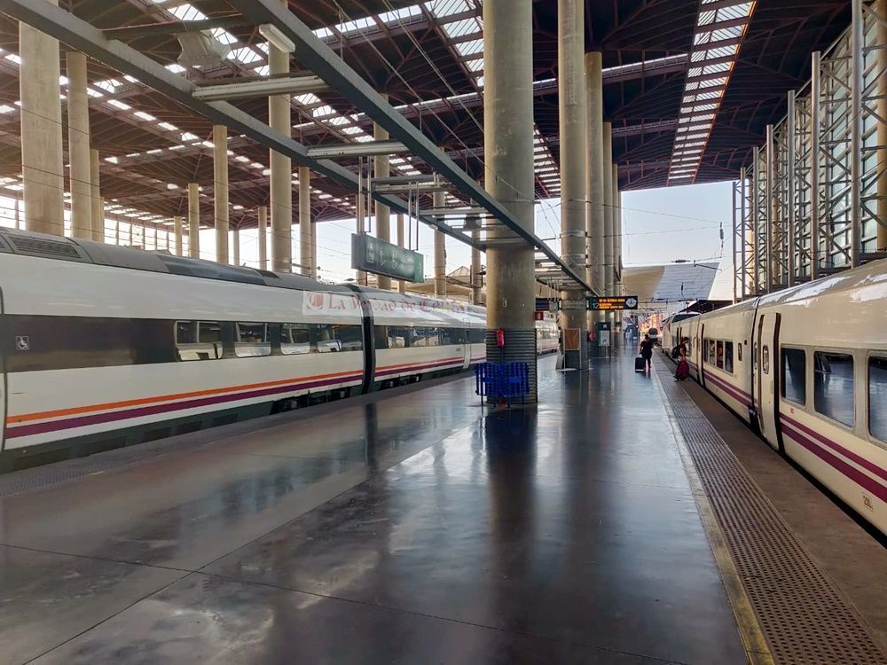 Correos y Renfe, nuevo acuerdo para adquirir billetes de tren en las oficinas