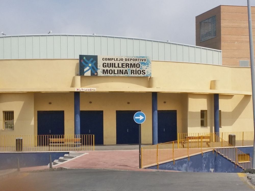 La piscina del Guillermo Molina cierra el sábado a los usuarios desde las 15.00 horas